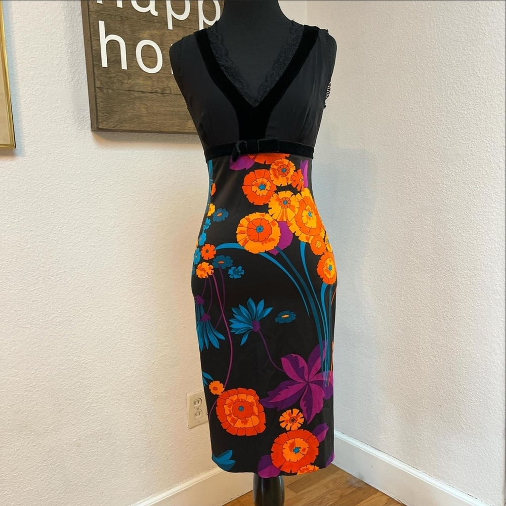 Vintage Dolce & Gabanna silk and floral mid-length dress in Italian sizing 24/38